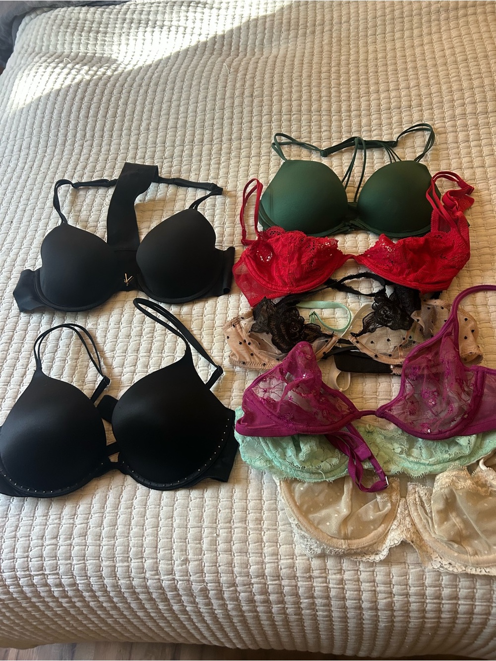 Women’s all Victoria’s Secret  32-34 B-C